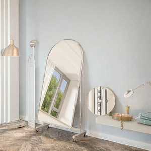 Specchio a Figura Intera Arcuato con Ruote, Cornice in Metallo, Specchio Decorativo in Vetro per Camera da Letto, Soggiorno, Spogliatoio - Product Image 3