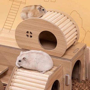 Abri pour petits animaux en bois artisanal avec deux entrées et une finition lisse, idéal pour l'enrichissement des rongeurs - Product Image 2