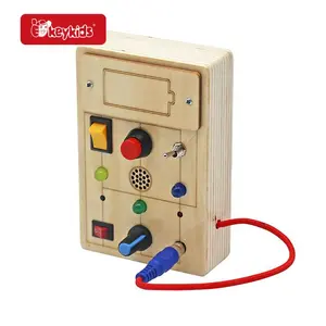 ألعاب سفر مونتيسوري للأطفال والصغير ، لوحة مشغولة بدائرة خشبية مع صوت خفيف W12D479
