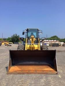 Disponible à l'achat est la WA320-8 Komatsu, une chargeuse sur pneus d'occasion du Japon qui est en bon état et a un prix bas - Product Image 4