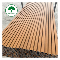 Échantillon Gratuit - Panneau de Revêtement Mural Extérieur en Composite Bois-Plastique Teck Cannelé Ignifuge de Qualité Supérieure pour Façade de Maison - Vente Chaude