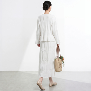 Nouveauté : Ensemble 2 pièces pour femme, haut à manches longues côtelé uni Miyake, jupe plissée longueur cheville, 100% polyester - Product Image 5