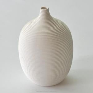 JIA SHUN Moderne mat blanc ondulation rainure chinois en céramique vase à fleurs pour la décoration intérieure - Product Image 4