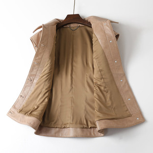 Veste en cuir véritable convertible 2-en-1 pour <span class=keywords><strong>femme</strong></span>, style camionneur, avec manches détachables, taille cintrée et boutons sur le devant - Product Image 4