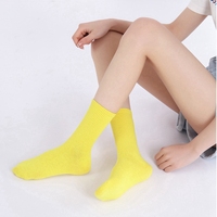 Chaussettes en coton unies décontractées pour femmes, taille unique, avec revers personnalisé, style streetwear, mi-mollet, quatre saisons, vente en gros