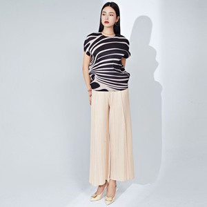 T-shirt Estiva da <span class=keywords><strong>Donna</strong></span> 2026 a Righe con Scollo Rotondo, <span class=keywords><strong>Maniche</strong></span> a Pipistrello Larghe e Pieghe alla Moda a Manica Corta - Product Image 6