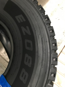 ยาง Zc-rubber 11r 24.5 TBR Tanzania Tyre 1000/20 แบบมีท่อยางใน ขนาด 12.00r20 สำหรับรถบรรทุกหนัก - Product Image 2