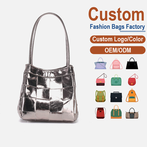 Bolso de Hombro de Cuero Tejido Metálico Color Champán Personalizado de Fábrica, Bolso Tipo Cubo de Gran Capacidad para Mujer - Product Image 2