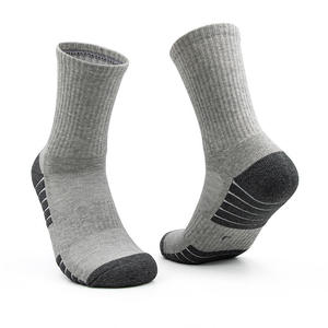 Fabricant de chaussettes en gros, chaussettes de basketball, chaussettes de sport personnalisées, chaussettes en coton peigné, chaussettes athlétiques en coton, unisexe avec logo personnalisé - Product Image 3