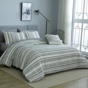 Ensemble de literie en microfibre douce et moelleuse pour toutes les saisons Ensembles complets de literie Tufted Pom Poms Balls Striped Design 8 pièces Boho Bed Comforter - Product Image 3