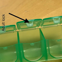 Profilée pour Facile Pilule De 7 Jours À Bulles-Serrure Pilulier 7 Compartiments Boîte À Pilules En Plastique avec Braille