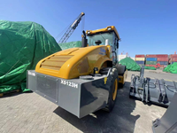 Vente Flash : Compacteur vibrant à tambour unique XS123H de 11,2 tonnes avec tambour de 2,13 m de largeur et moteur de pompe haute efficacité pour le compactage des sols et des routes