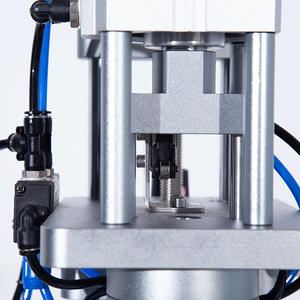 Máquina Tapadora Manual para Botellas de Productos Químicos de 18 mm de Diámetro, Tipo de Escritorio con Accionamiento Mecánico y Componente Central de Rodamiento - Product Image 1