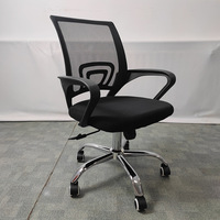 Chaise d'ordinateur moderne confortable pour longues sessions, pivotante avec roulettes, chaise de bureau réglable pour e-sport et dortoir, structure en acier inoxydable