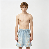 Shorts bleu clair effet flamme, délavé soleil, aspect denim épais, design à rayures latérales, article très demandé, livraison mondiale disponible dès maintenant