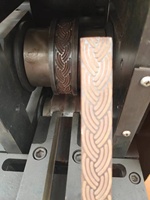 Machine de gaufrage à froid motorisée et programmable pour le traitement des barres plates en métal