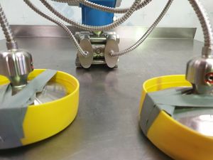 เครื่องวัดความดันแบบดิฟเฟอเรนเชียล Endress+Hauser FMD78 พร้อมซีลไดอะแฟรมสองชั้น ช่องสัญญาณเอาต์พุต 4-20mA ความแม่นยำ 0.075% ชิ้นส่วนที่สัมผัสของเหลวทำจาก 316L - Product Image 3