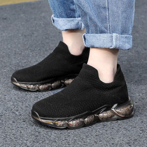 Baskets slip-on Fly Knit à bout rond, doublure en mesh, semelle extérieure en TPU, respirantes, chaussures décontractées d'été pour hommes et femmes - Product Image 1