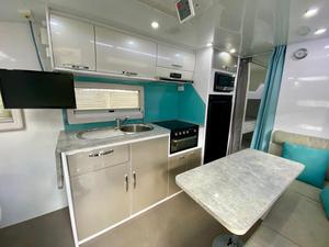 Sang trọng 5 Berth gia đình Caravan RV tùy chỉnh off-road Camper với ba bunk sang trọng Nhôm Du Lịch Trailer cho cắm trại ngoài trời - Product Image 5