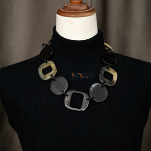 Collar BIXGO Urban Chic de Cuerno de Búfalo Natural con Eslabones Cuadrados y Redondos, Cadena Mixta, Diseño Geométrico Atrevido, Regalo Moderno para Uso Diario - Product Image 1