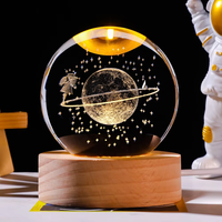 Sphère de planète du système solaire, boule de verre de 60 mm, gravure laser 3D à l'intérieur, galaxie personnalisée, lune, Saturne avec base en bois, lampe de nuit à LED