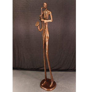 Grande figurine abstraite de saxophoniste musicien en bronze moulé d'aluminium pour musiciens et mélomanes - Product Image 1