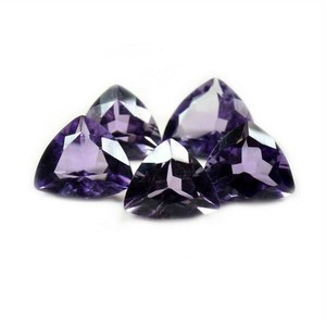 ¡Venta al por mayor! Piedra preciosa suelta amatista natural de Jamunia, 55 quilates, 3,25 Ratti, 2,95 quilates, trillones, forma de corte, pieza única - Product Image 1