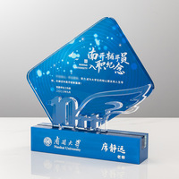 Trophée de football personnalisé avec base en cristal, design sur mesure pour compétitions sportives et ligues