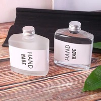 Bouteille en verre carrée plate transparente vide portable 100ml 200ml 250ml pour jus et café avec bouchon