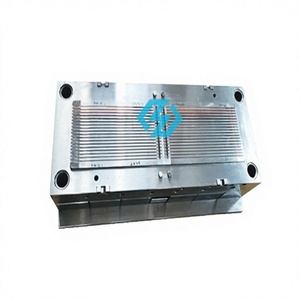 Moule d'injection de métal pour la fabrication de pièces en plastique avec cavités de précision et canaux de refroidissement - Product Image 1