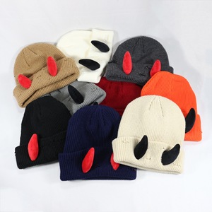 Gorro de punto de acrílico con cuernos de demonio apenados divertidos de <span class=keywords><strong>Halloween</strong></span> de invierno personalizado con cuernos - Product Image 1