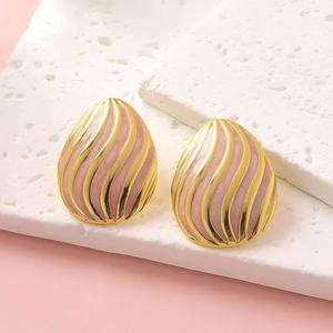 Pendientes de Acero Inoxidable Chapados en Oro con Incrustaciones de Estrellas de Moda de la Serie Océano Manqiu, con Acabado Esmaltado - Product Image 5