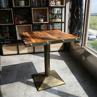 Ensemble de table et 4 chaises de restaurant rapide en métal et bois de style industriel moderne pour café, bar, hôtel, villa, parc, utilisation en extérieur
