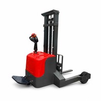 Gerbeur électrique ergonomique 1,5T. Plateforme confortable à tenir debout sur elle. Moteur AC durable pour une utilisation intensive.