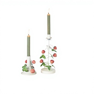 Porte-bougie en fer au design fraise, base blanche, feuilles vertes, baies rouges, décoration d'intérieur, support de bougie - Product Image 1