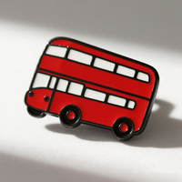 Insigne en métal personnalisé pour bus à deux étages Épingle souvenir Émail en alliage de zinc Conception de bus britannique à Londres