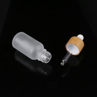 Emballage pour soins de la peau, flacon en verre givré opaque avec compte-gouttes en bambou et bouchon en bois pour huile essentielle et crème pour le visage