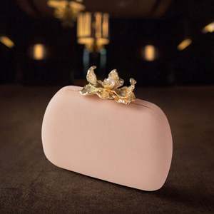 Bolsa de fiesta femenina bordada a mano estilo indio étnico ideal para novias Compre en línea en India Diseñador de moda - Product Image 3