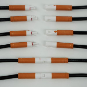 Hochleistungs-M6-Steckverbinder mit IP67-Schutzklasse, Vergoldeten Kontakten, Miniaturisierter Staub- und Wasserdichter Anschlusskabelbaum - Product Image 1