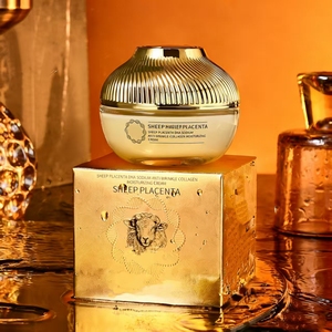 ไวท์เทนนิ่งและไบรท์เทนนิ่ง มอยส์เจอร์ไรซิ่ง แอนตี้ริงเคิล เฟิร์มมิ่ง เอสเซนส์ ครีม บำรุงผิวให้กระชับ - Product Image 4