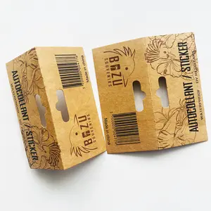 Carte de tête en papier kraft pliée avec trou de suspension pour l'emballage.