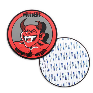 Pegamento de parche de logotipo de pegatina de equipaje suave personalizado de PVC a todo color de alta calidad al por mayor - Product Image 4