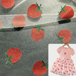 Tessuto in Rete 100% Nylon Traspirante con Stampa a Caldo 60gsm, Motivo Fragola Scintillante per Ragazze - Durevole e Leggero per Costumi - Product Image 3