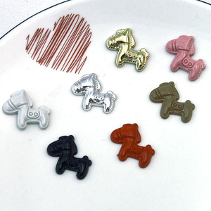 Accesorios de joyería DIY, dijes de resina con forma de caballo de 5.5 cm para pinzas de pelo, fundas de teléfono, imanes de nevera, regalo. - Product Image 1