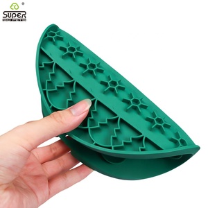 Produit pour chat <span class=keywords><strong>2025</strong></span> tapis à lécher rond chat avec ventouses style arbre de noël assiette à nourriture pour chat plateau à alimentation lente en silicone tapis d'alimentation pour animaux de compagnie - Product Image 6