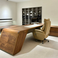 Bureau de direction moderne de luxe en bois, bureau de PDG incurvé avec éclairage LED pour manager