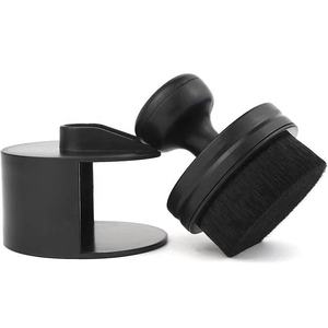 Spazzola Piccola in Poliammide a Forma di Timbro 63 mm con Setole in PP per Dettagli Auto, Manico Nero, Marca HC - Product Image 1