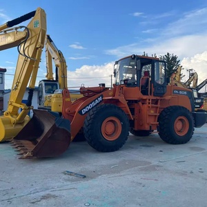Chargeuse sur pneus DOOSAN DL505 d'occasion à prix abordable, importée d'origine du Japon, disponible à la vente - Product Image 1