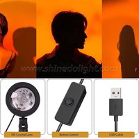 Projecteur Lampe Coucher de Soleil Romantique 16 Couleurs, Lumière Coucher de Soleil pour Chambre à Coucher, Cadeaux d'Anniversaire et de Fêtes, Télécommande LED Lumière Aube Arc-en-ciel