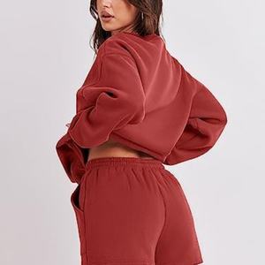Ensemble de survêtements personnalisés pour femmes : Sweat à capuche côtelé, short et haut décontracté à col rond et manches longues de couleur unie – Vente en gros - Product Image 3